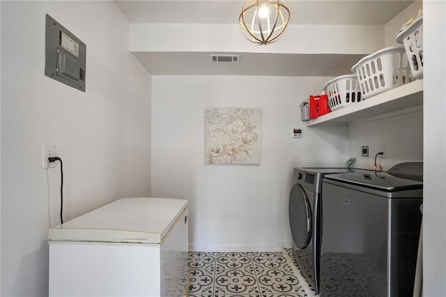 148 Macque Dr, Harahan, LA 70123 - laundry area featuring washing machine and clothes dryer and baseboards