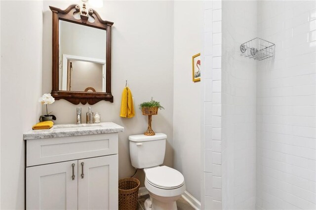 2025 First St, New Orleans, LA 70113 - bathroom with vanity, toilet, and tiled shower