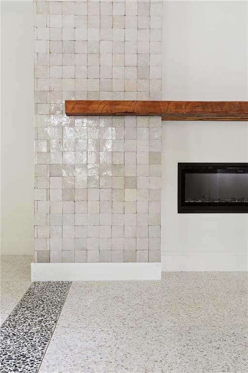 1729 Prytania St, New Orleans, LA 70130 - detailed view of speckled floor