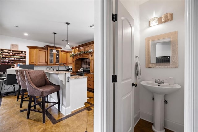 bathroom featuring a sink and recessed lighting