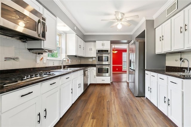 3501 Pin Oak Ave, New Orleans, LA 70131 - kitchen featuring stainless steel appliances, a sink, dark wood finished floors, a ceiling fan, and ornamental molding
