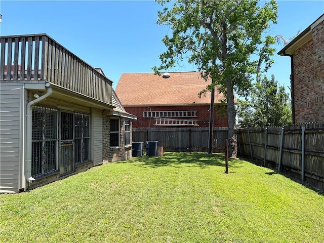 11240 Winrock Dr, New Orleans, LA 70128 - view of yard with a balcony