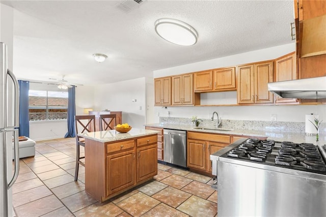 kitchen with a sink, stainless steel appliances, a ceiling fan, open shelves, and a kitchen island