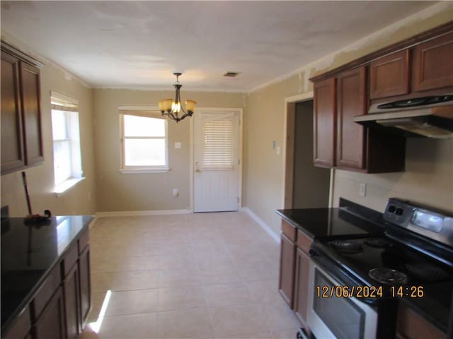 7812 Scottwood Dr, New Orleans, LA 70128 - kitchen featuring stainless steel electric range oven, under cabinet range hood, a chandelier, dark countertops, and hanging light fixtures