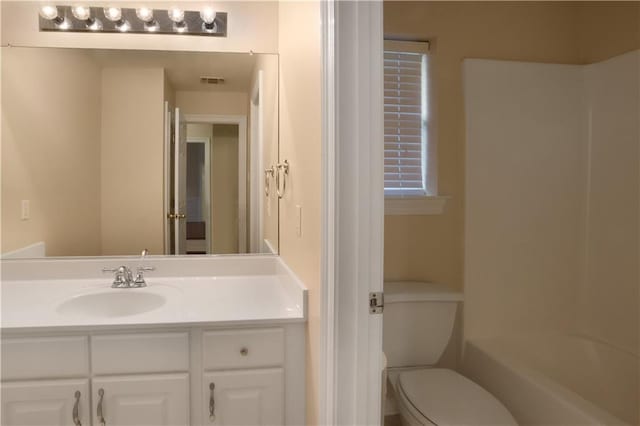 910 Crestwood Blvd, Covington, LA 70433 - full bathroom featuring vanity and toilet