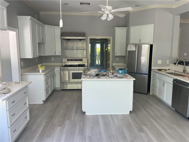 324 Salem Dr, Mandeville, LA 70471 - kitchen featuring stainless steel appliances, a sink, a ceiling fan, extractor fan, and light wood finished floors