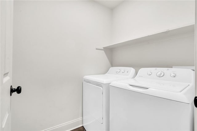 172 Winnona Dr, Westwego, LA 70094 - laundry area with washer and dryer and baseboards