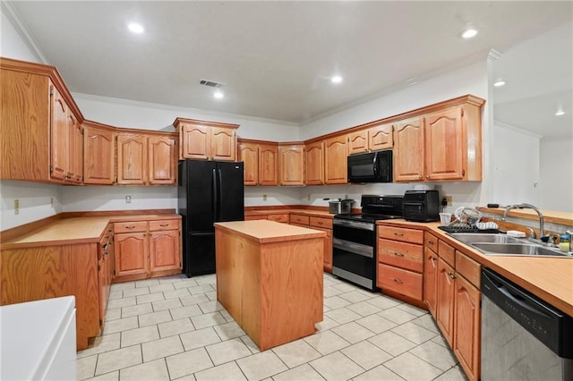 52125 Oak Ridge Dr, Franklinton, LA 70438 - kitchen featuring black appliances, a sink, a center island, crown molding, and light countertops