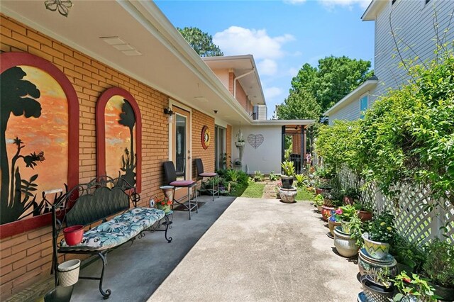 402 28th St, New Orleans, LA 70124 - view of patio