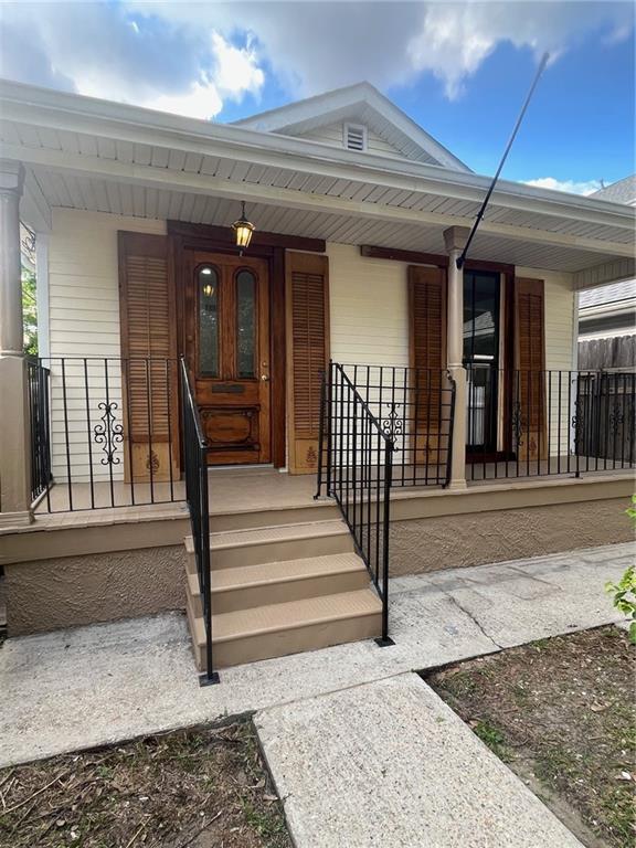 1819 Baronne St, New Orleans, LA 70113 - view of exterior entry featuring a porch