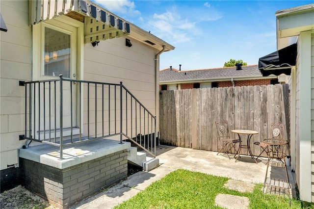 401 Riverdale Dr, Jefferson, LA 70121 - view of patio / terrace with fence