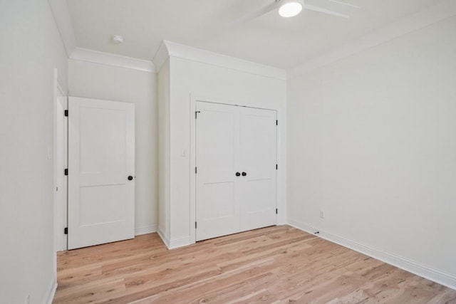 342 W Ave, Harahan, LA 70123 - unfurnished bedroom featuring light wood finished floors, a closet, baseboards, crown molding, and a ceiling fan