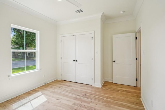 342 W Ave, Harahan, LA 70123 - unfurnished bedroom featuring light wood-type flooring, baseboards, and a closet