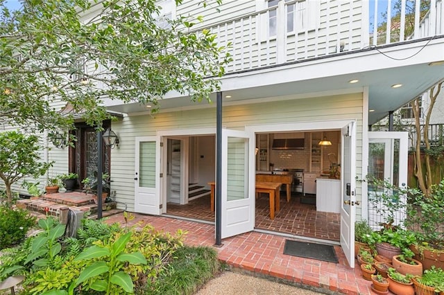 1612 Milan St, New Orleans, LA 70115 - property entrance with a balcony