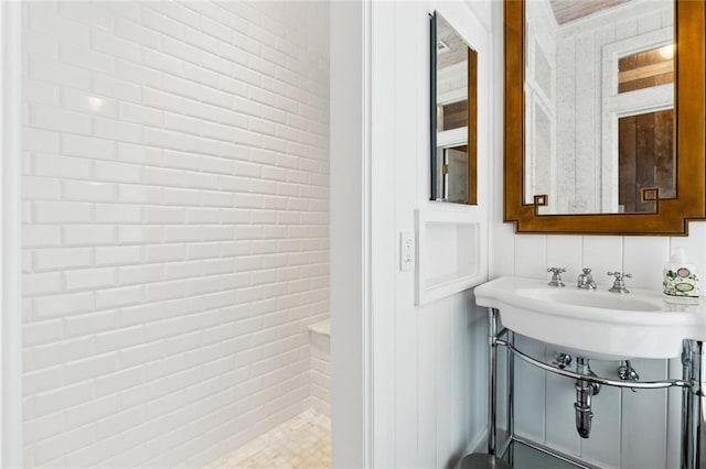 1612 Milan St, New Orleans, LA 70115 - bathroom featuring a sink