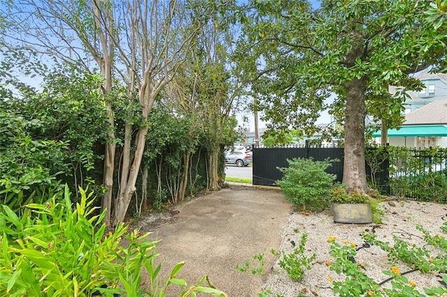 1612 Milan St, New Orleans, LA 70115 - view of yard with fence