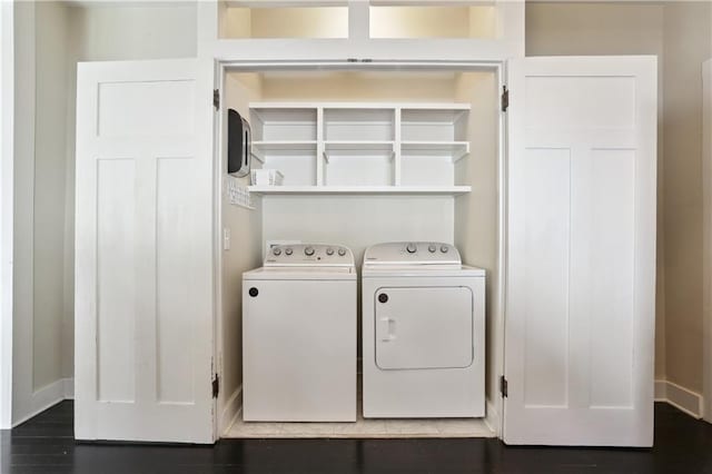 7715 Panola St, New Orleans, LA 70118 - laundry area featuring independent washer and dryer and baseboards