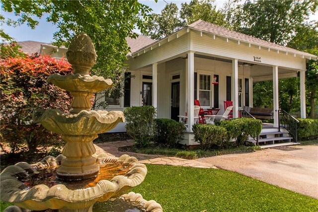 245 E Oak St, Ponchatoula, LA 70454 - view of front of home featuring a porch and roof with shingles