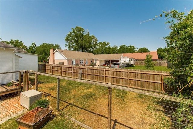 245 E Oak St, Ponchatoula, LA 70454 - view of yard with a residential view