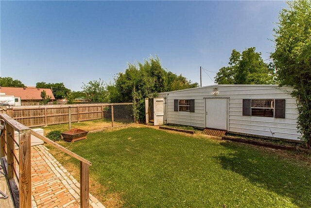 245 E Oak St, Ponchatoula, LA 70454 - view of yard with an outdoor structure