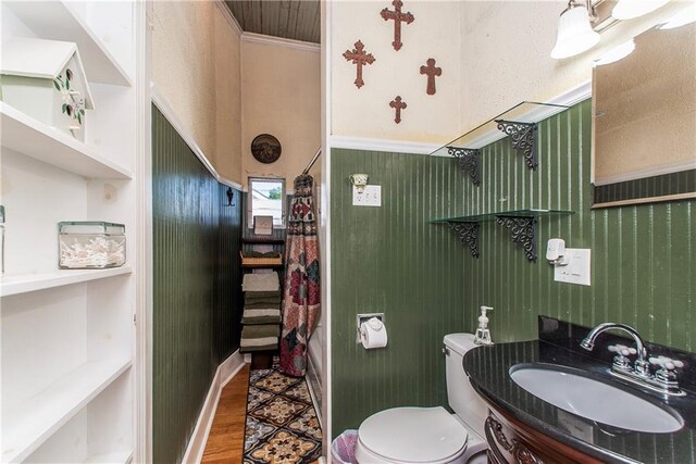 245 E Oak St, Ponchatoula, LA 70454 - bathroom with toilet, vanity, a wainscoted wall, shower / bath combo with shower curtain, and ornamental molding