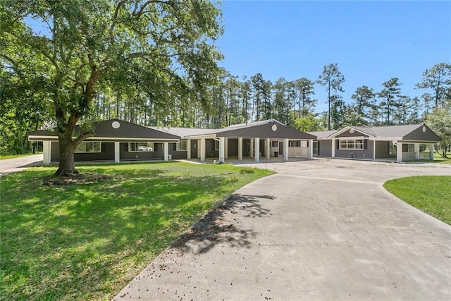 60078 W Park Cir, Lacombe, LA 70445 - ranch-style house featuring curved driveway, covered porch, and a front lawn