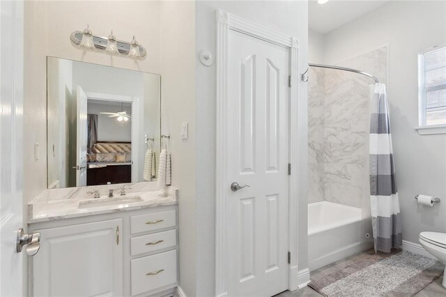 940 Orion Ave, Metairie, LA 70005 - full bath featuring toilet, vanity, shower / tub combo, baseboards, and ensuite bathroom