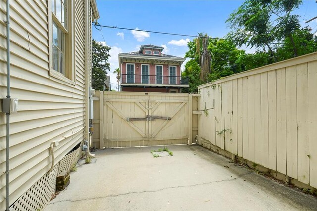 912 Spain St, New Orleans, LA 70117 - view of patio featuring a gate and fence