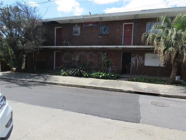 3900 Royal St, New Orleans, LA 70117 - view of front of property with brick siding