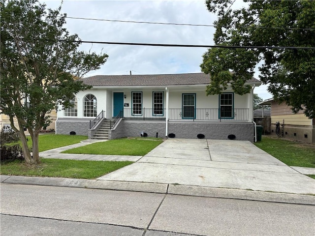 564 Oakwood Dr, Gretna, LA 70056 - ranch-style house featuring a porch, a front lawn, and stucco siding