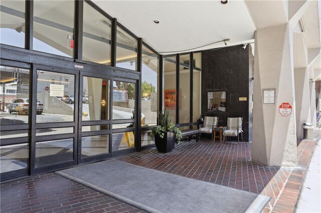 2100 Saint Charles Ave Unit 4D, New Orleans, LA 70130 - view of community lobby