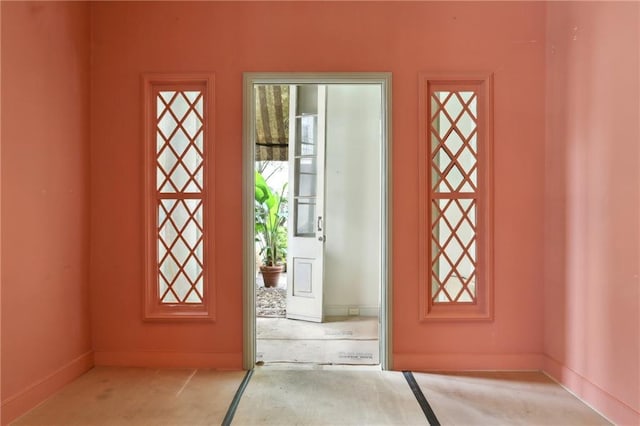 538 Governor Nicholls St, New Orleans, LA 70116 - foyer entrance featuring baseboards