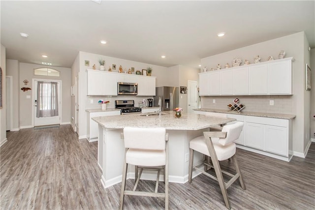 3663 Trestle Crossing Ave, Slidell, LA 70461 - kitchen with stainless steel appliances, a sink, tasteful backsplash, wood finished floors, and recessed lighting
