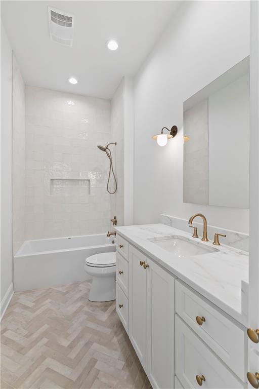 136 Linnette Ln, Mandeville, LA 70471 - bathroom with toilet, vanity, washtub / shower combination, and recessed lighting