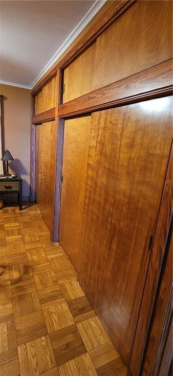 3231 47th St, Metairie, LA 70001 - corridor featuring ornamental molding