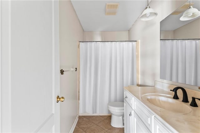 5504 Sabine Dr, Marrero, LA 70072 - full bath featuring toilet, vanity, tile patterned floors, and a shower with curtain