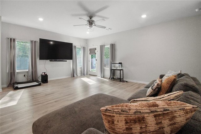 living room with healthy amount of natural light, ceiling fan, light wood-type flooring, baseboards, and recessed lighting