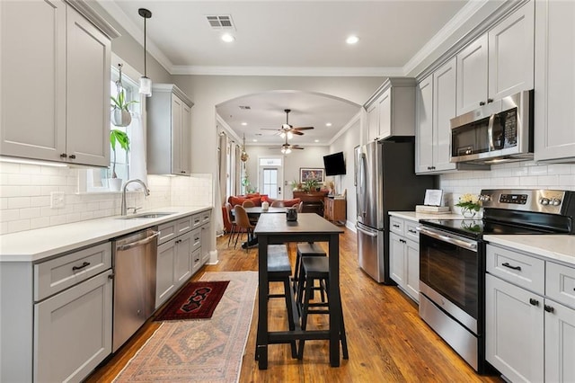 722 Luling Ave, Luling, LA 70070 - kitchen featuring appliances with stainless steel finishes, gray cabinetry, a sink, crown molding, and recessed lighting