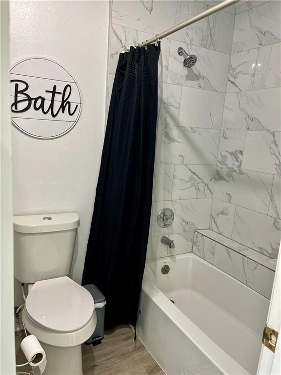1500 W Esplanade Ave Unit 3-B, Kenner, LA 70065 - bathroom with toilet and shower / bath combo