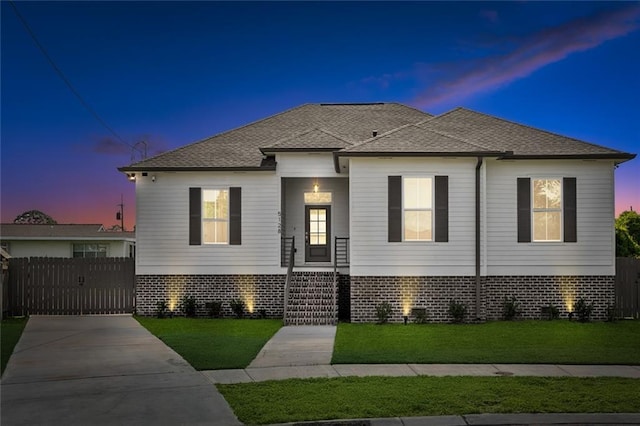 5128 Cunningham Ct, New Orleans, LA 70126 - view of front of house featuring a gate and roof with shingles