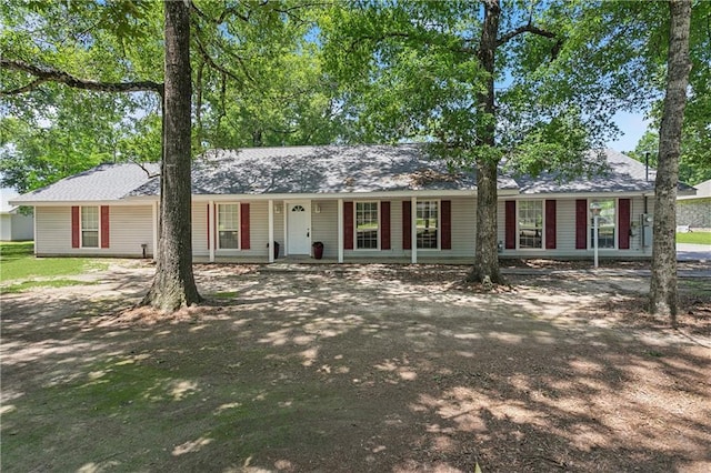 41357 Countryside Ln, Hammond, LA 70403 - ranch-style house with driveway and covered porch