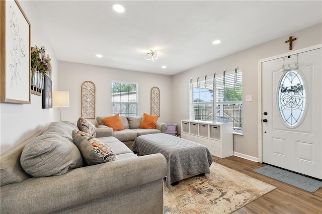 1931 Farmington Pl, Terrytown, LA 70056 - living room featuring wood finished floors, recessed lighting, and baseboards
