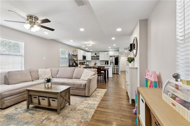 1931 Farmington Pl, Terrytown, LA 70056 - living area with a ceiling fan, wood finished floors, and recessed lighting