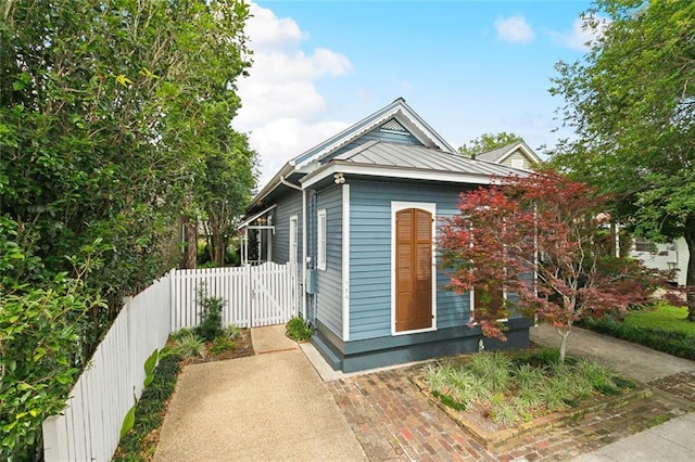 724 Constantinople St, New Orleans, LA 70115 - view of outbuilding