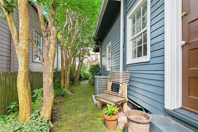 724 Constantinople St, New Orleans, LA 70115 - view of yard