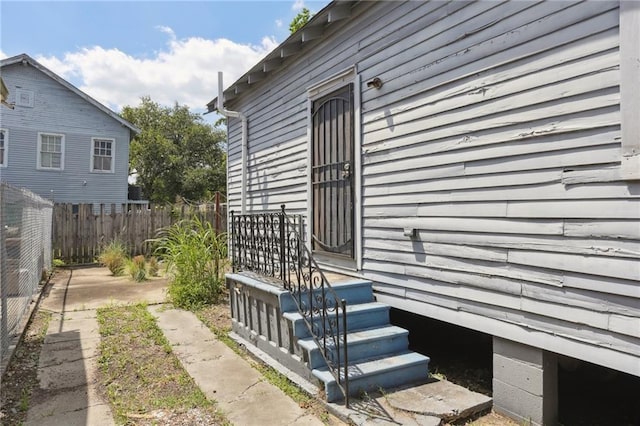 1816 Congress St, New Orleans, LA 70117 - view of side of home with fence
