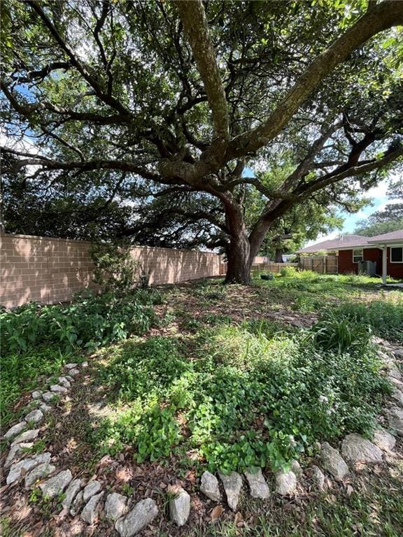 242 Willow Dr, Gretna, LA 70053 - view of yard featuring fence