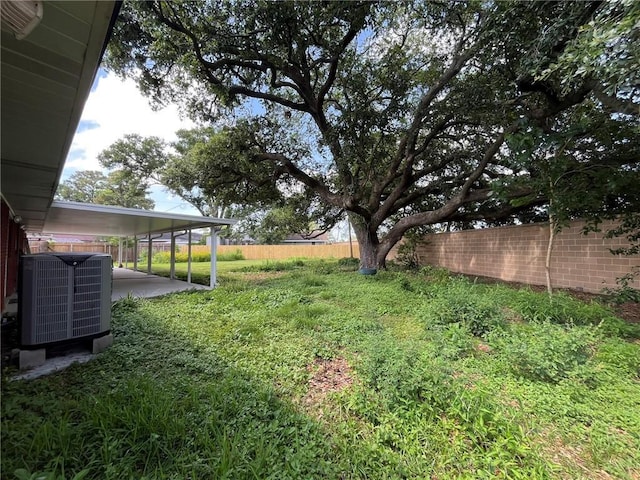 242 Willow Dr, Gretna, LA 70053 - view of yard featuring central AC unit and fence