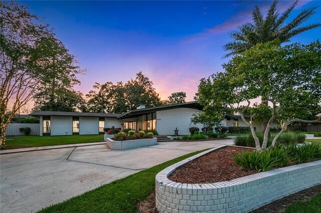 1201 N General Pershing St, Hammond, LA 70401 - mid-century home with a yard