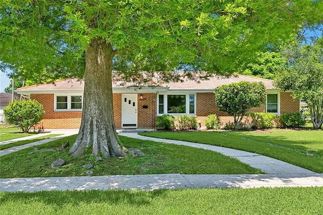 16 Ravan Ave, Harahan, LA 70123 - ranch-style home with a front yard and brick siding